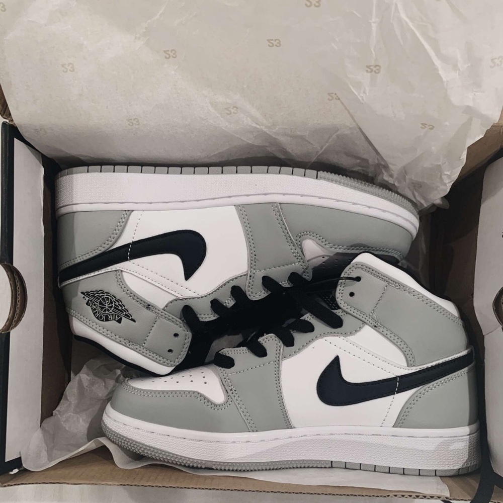 Authentic Jordan 1 Mid Light Smoke Grey